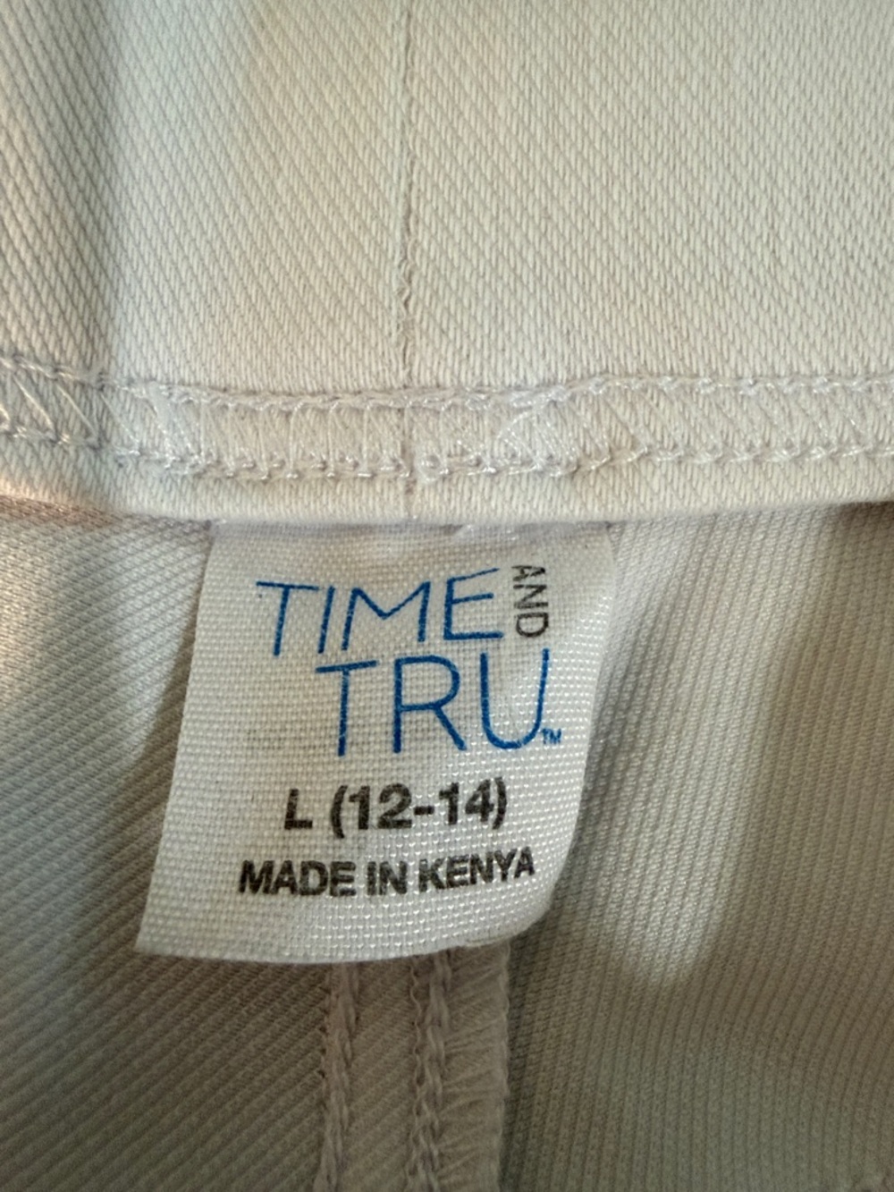 Time and Tru white Pull-On capri length Pants - Picture 3 of 4